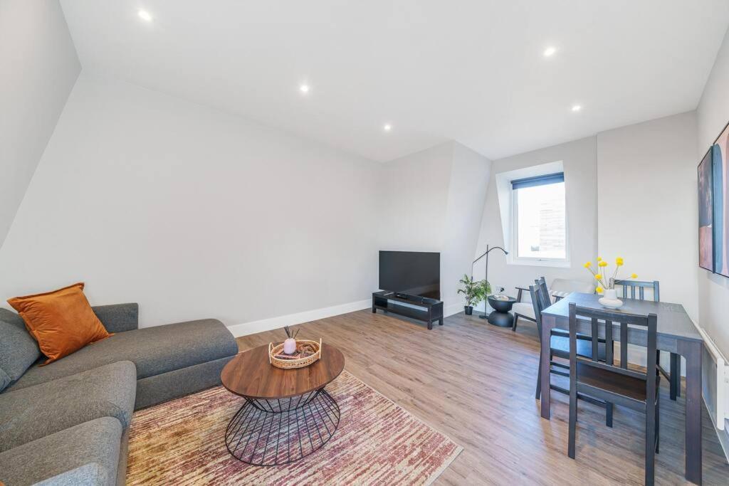 Tranquil 2-Bed Oasis In Tooting 20 Min To Central Apartment Лондон Екстериор снимка